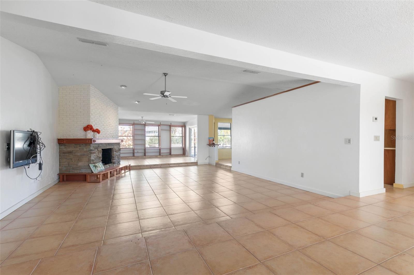 Image 6 of 59 For 3203 John Anderson Drive