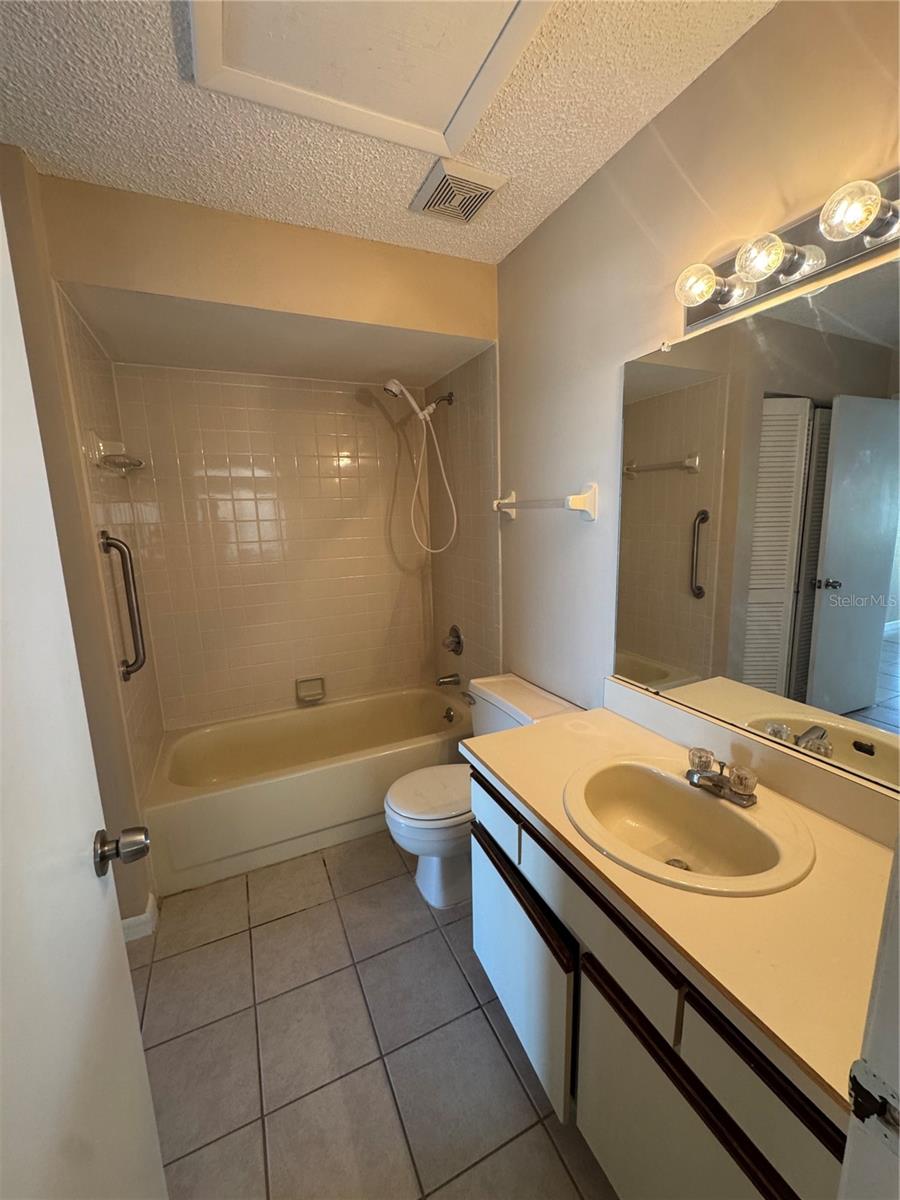 Image 10 of 13 For 50 Lake Forest Place 50