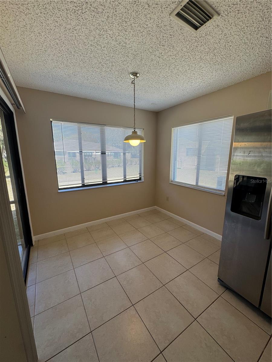 Image 6 of 13 For 50 Lake Forest Place 50