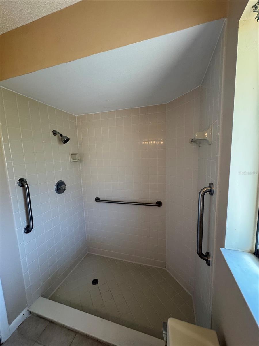 Image 9 of 13 For 50 Lake Forest Place 50