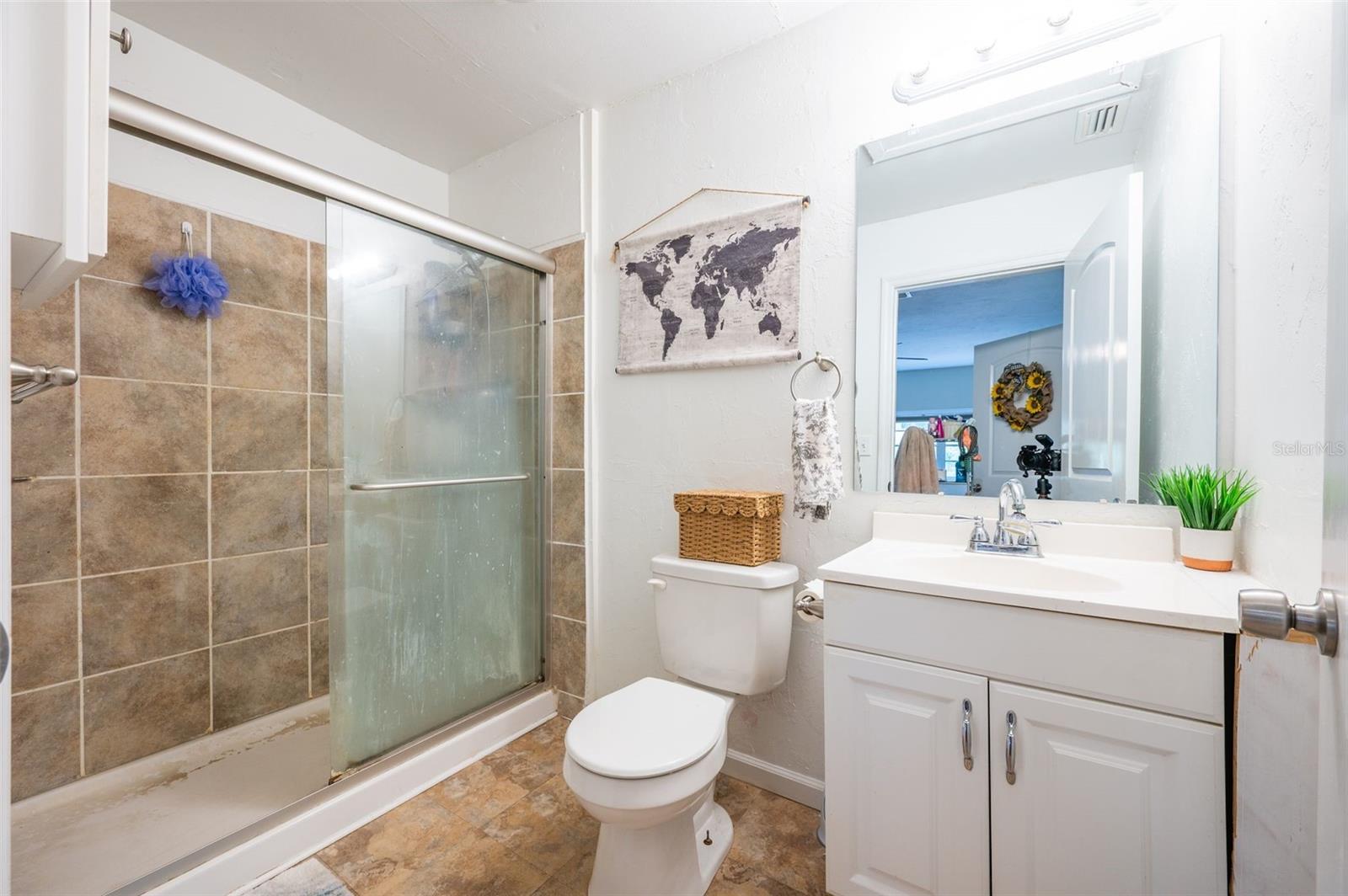 Image 20 of 35 For 418 27th Terrace