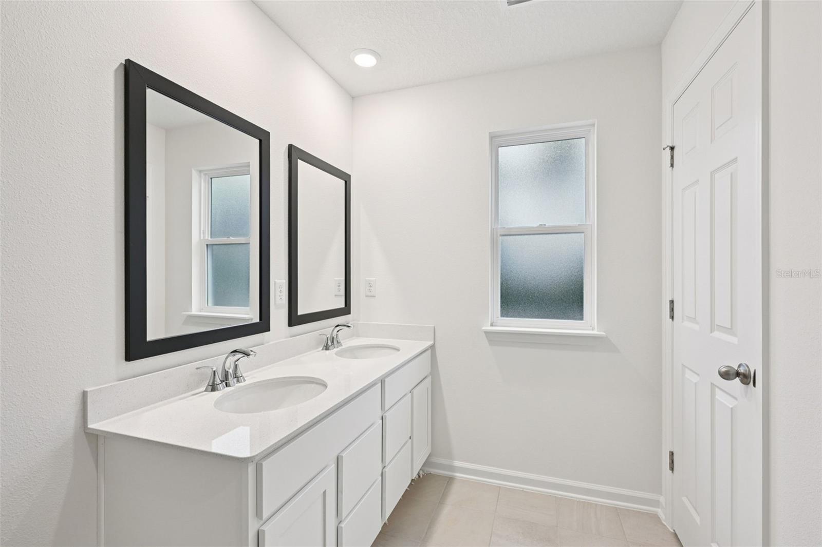 Image 14 of 32 For 94 Waverly Lane