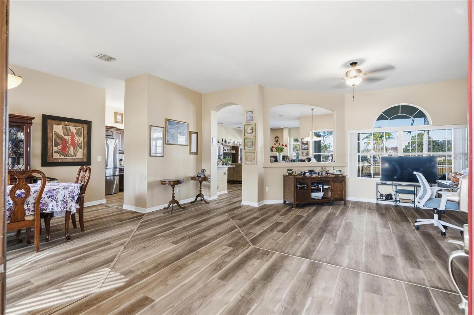 Image 14 of 68 For 58 Buttonworth Drive