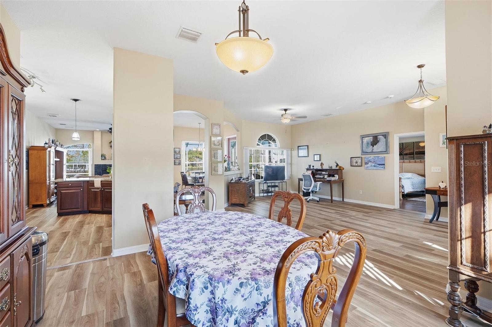 Image 17 of 68 For 58 Buttonworth Drive