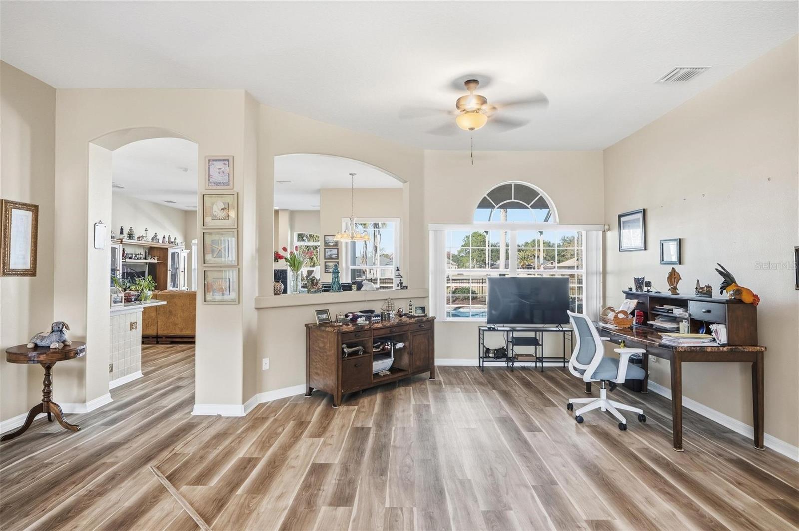 Image 18 of 68 For 58 Buttonworth Drive