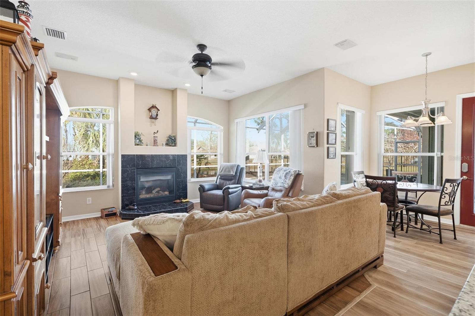 Image 21 of 68 For 58 Buttonworth Drive