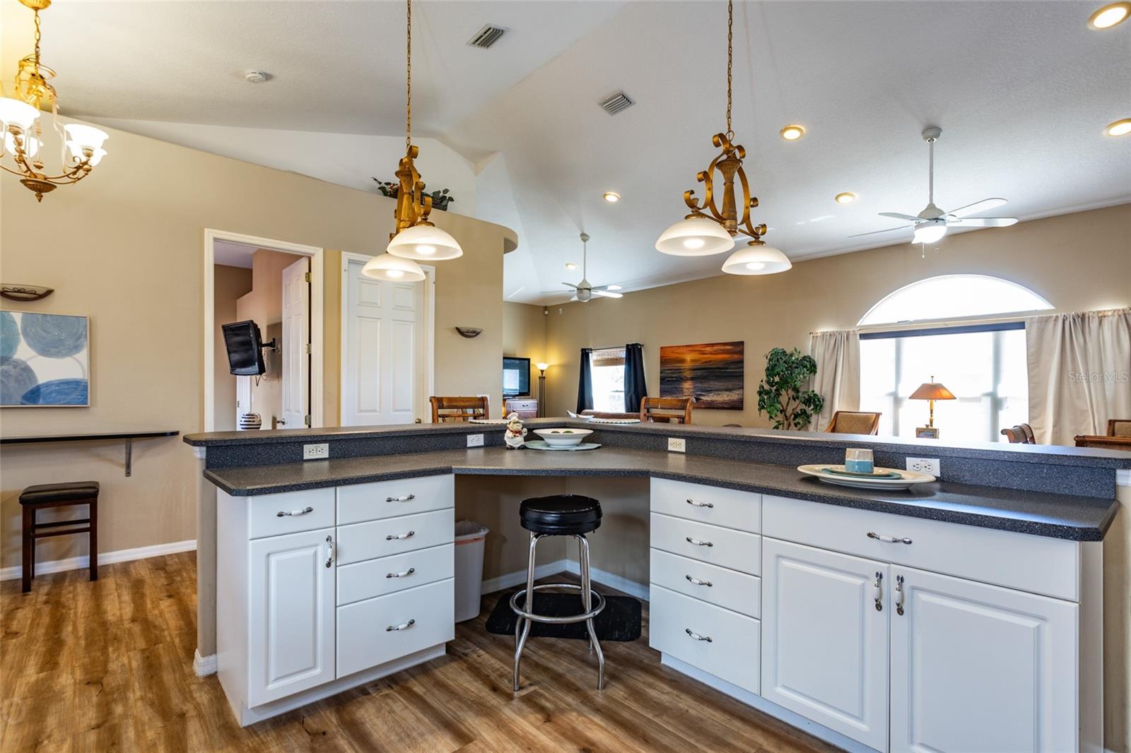 Image 21 of 53 For 497 Grandview Avenue