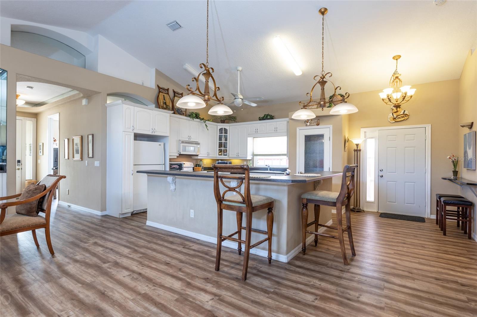 Image 24 of 53 For 497 Grandview Avenue