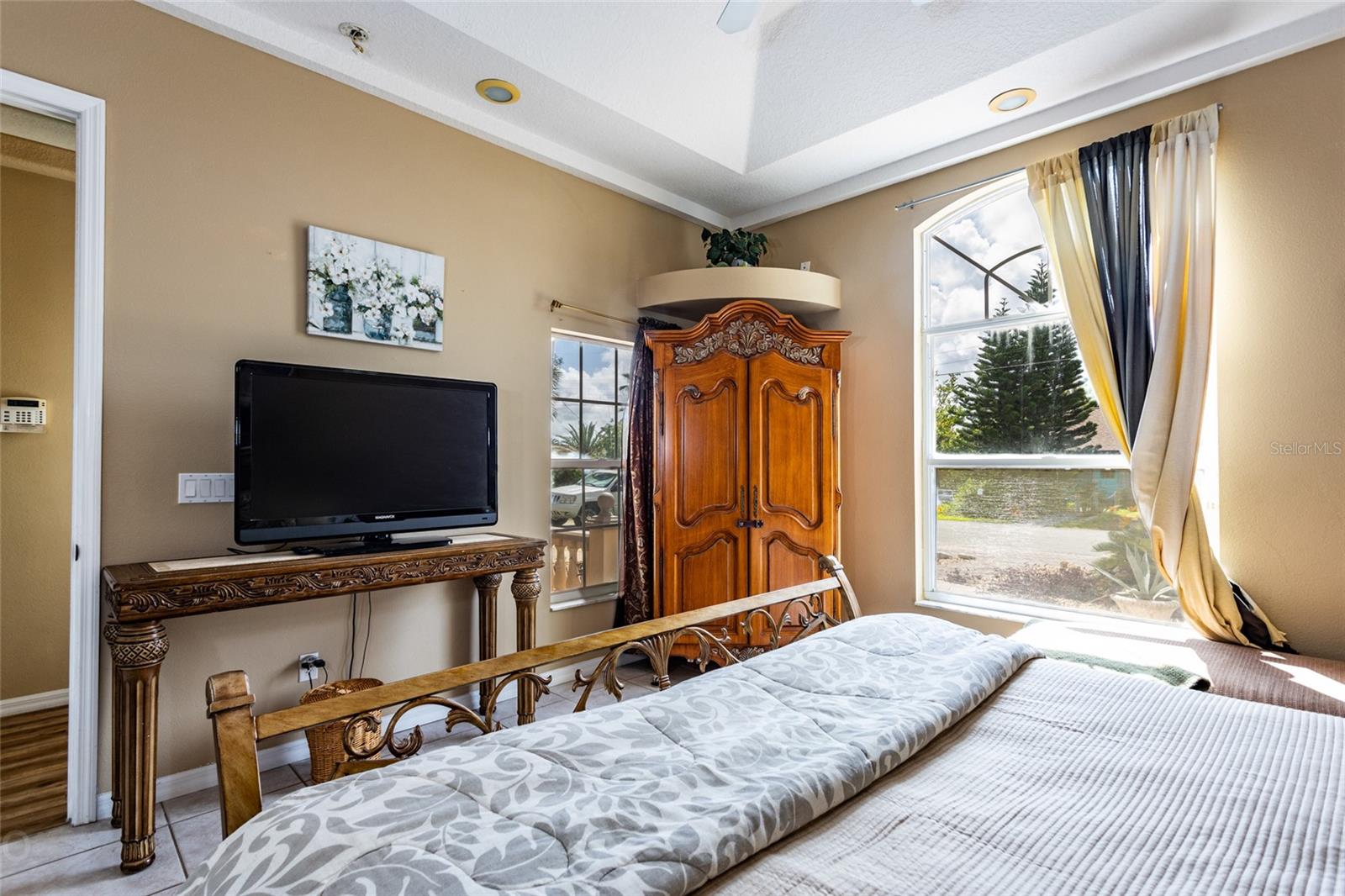 Image 29 of 53 For 497 Grandview Avenue