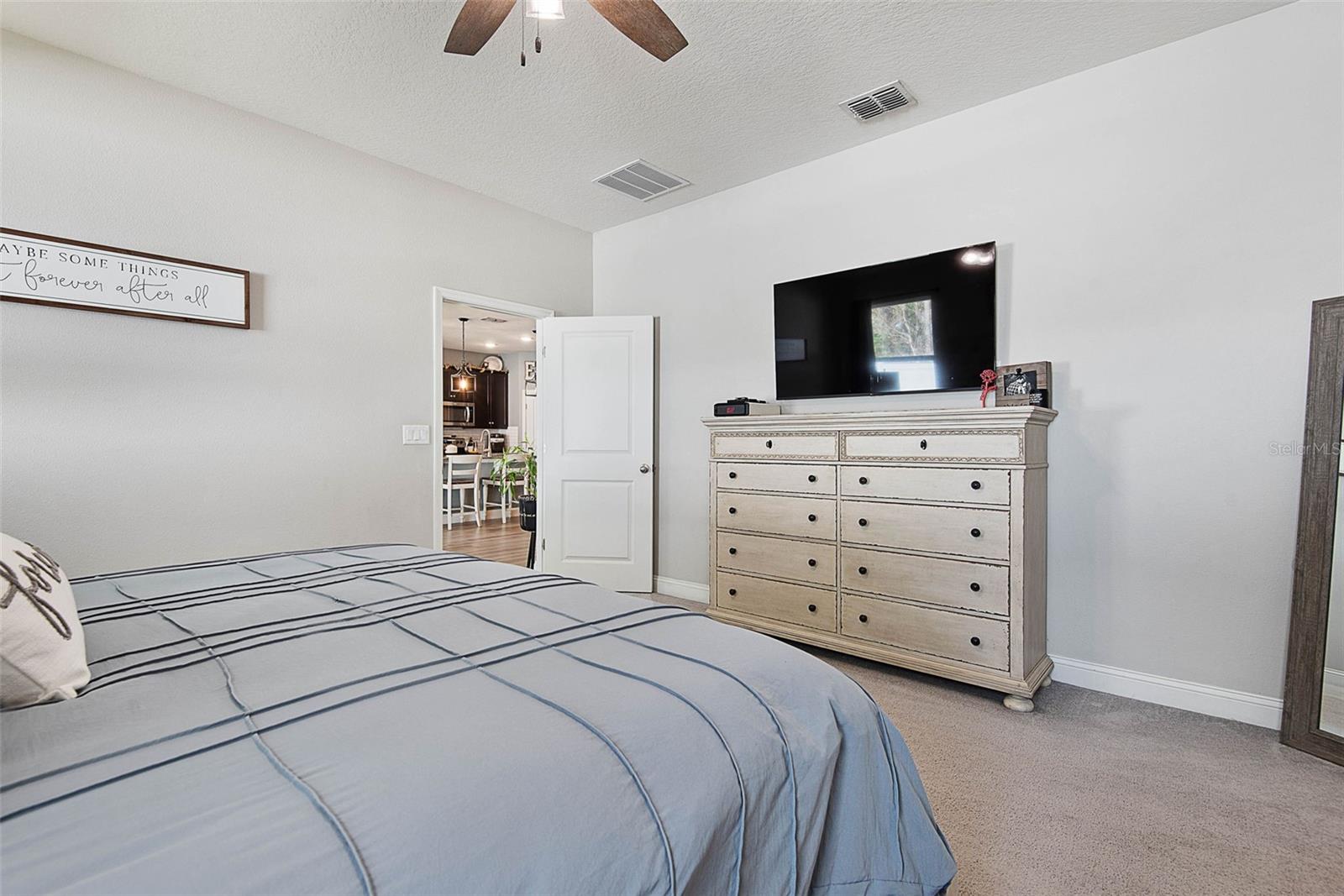 Image 22 of 54 For 37 Londonderry Drive