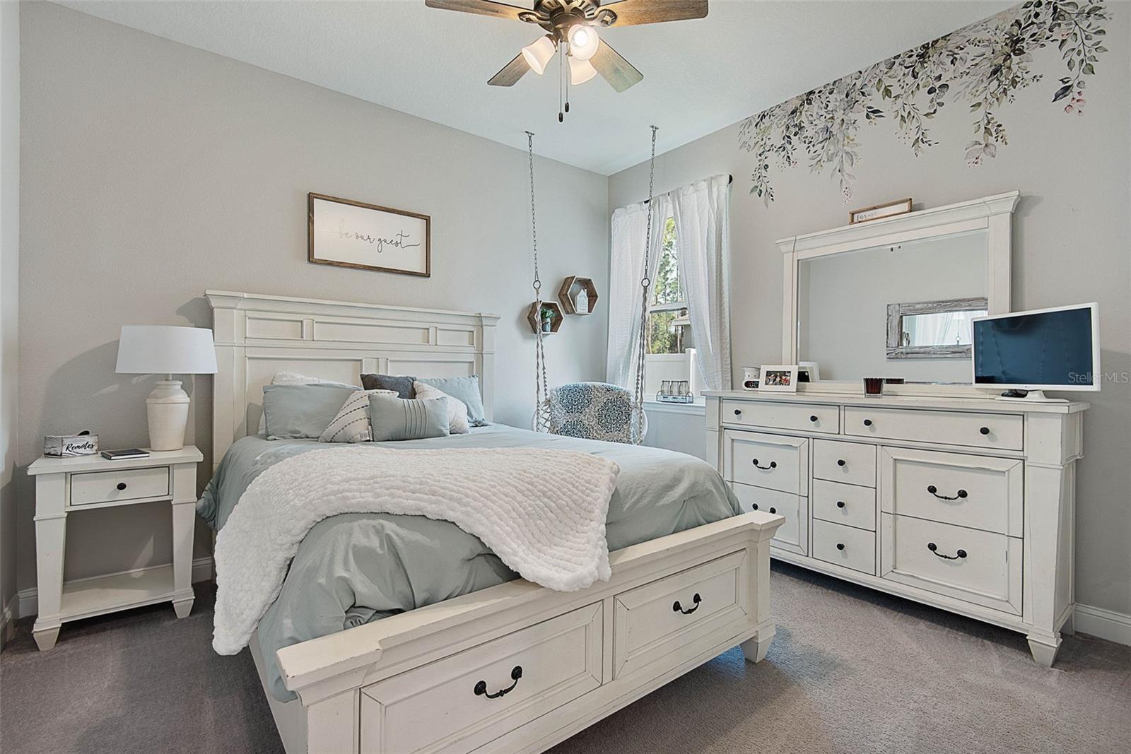 Image 28 of 54 For 37 Londonderry Drive