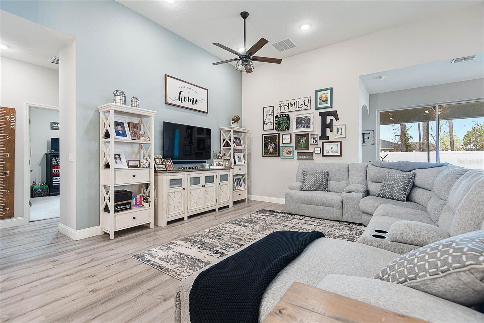 Image 8 of 54 For 37 Londonderry Drive