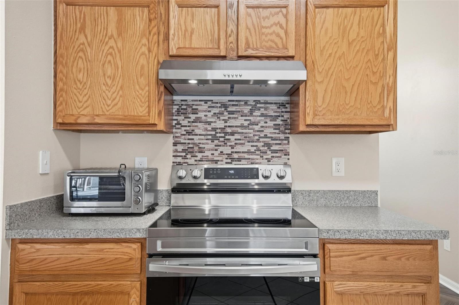 Image 11 of 38 For 4 Red Oak Place