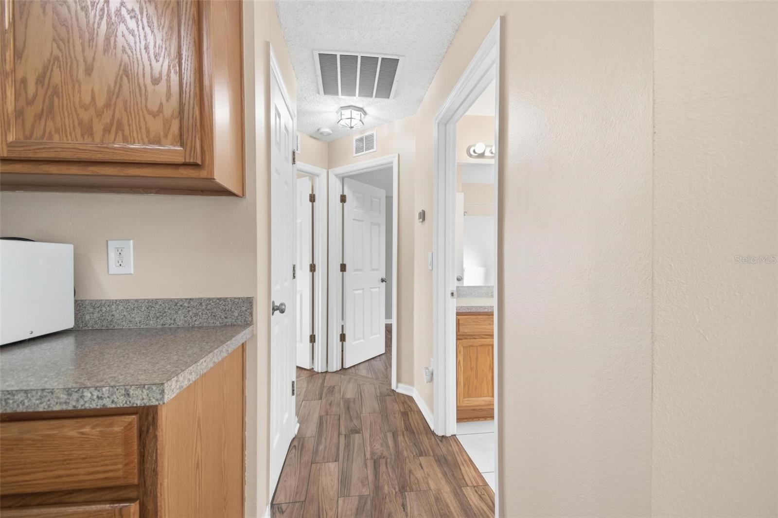 Image 14 of 38 For 4 Red Oak Place