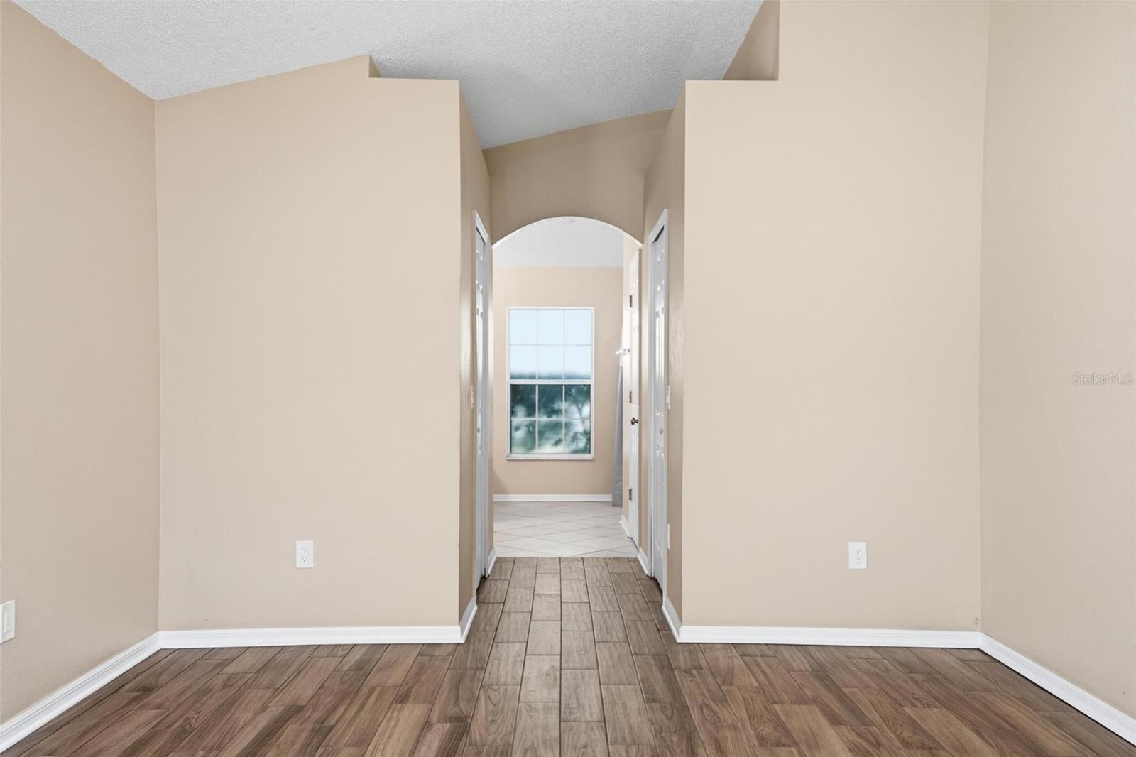 Image 15 of 38 For 4 Red Oak Place