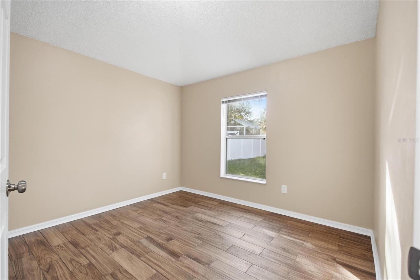 Image 16 of 38 For 4 Red Oak Place