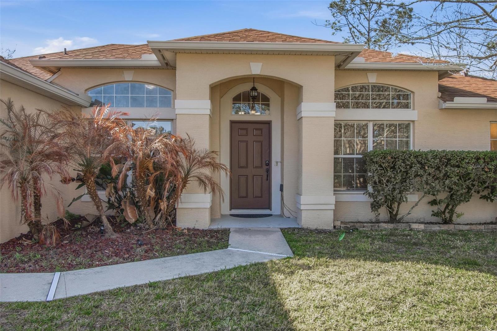 Image 2 of 38 For 4 Red Oak Place