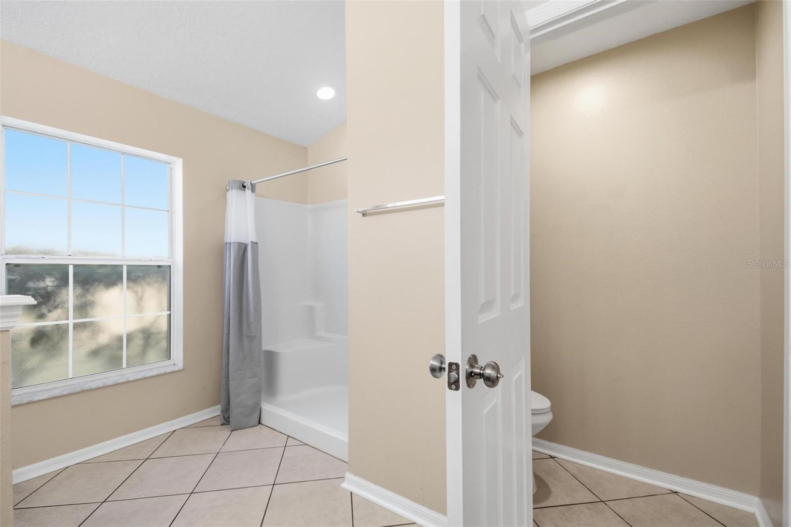 Image 21 of 38 For 4 Red Oak Place