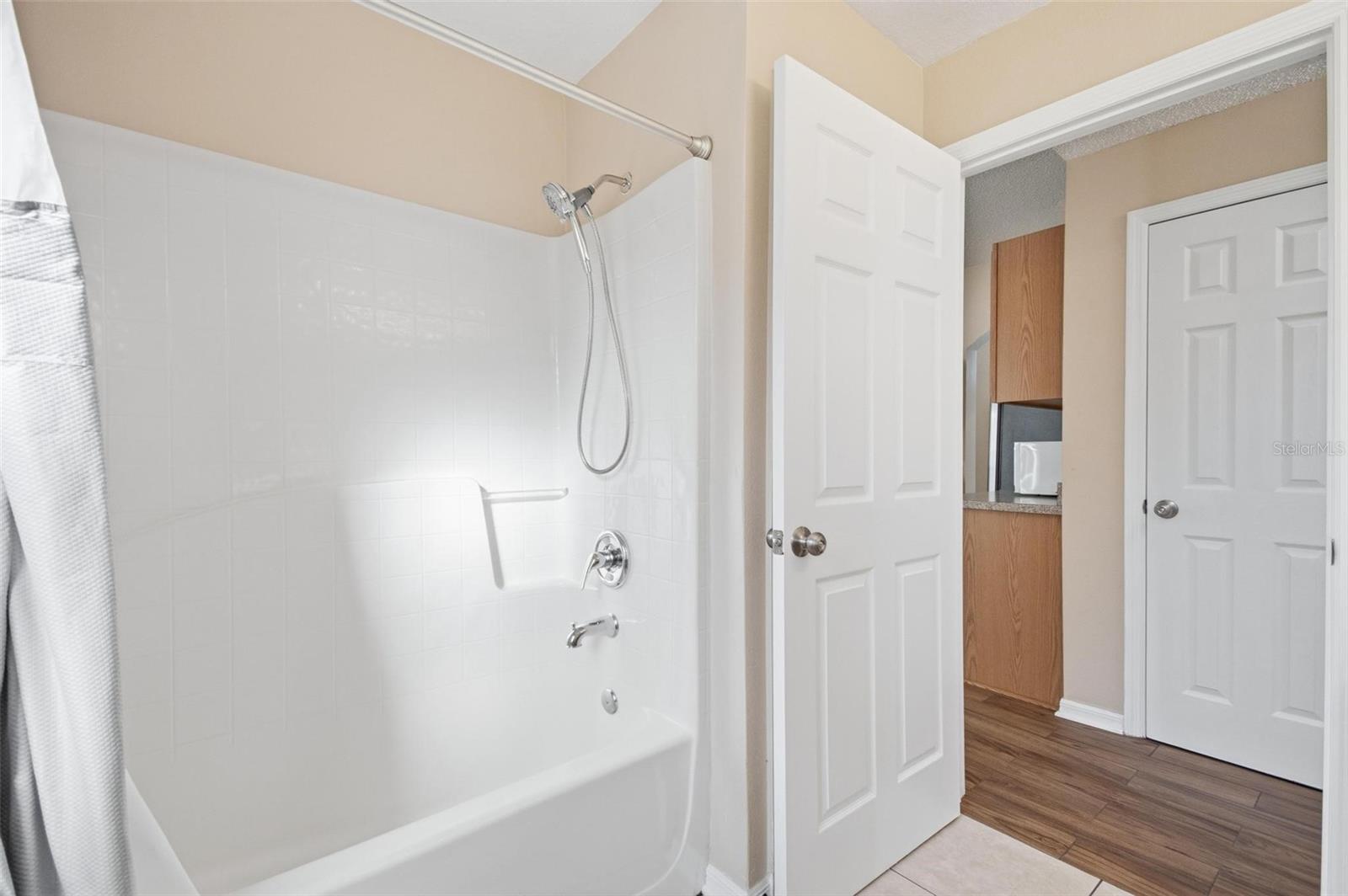 Image 23 of 38 For 4 Red Oak Place