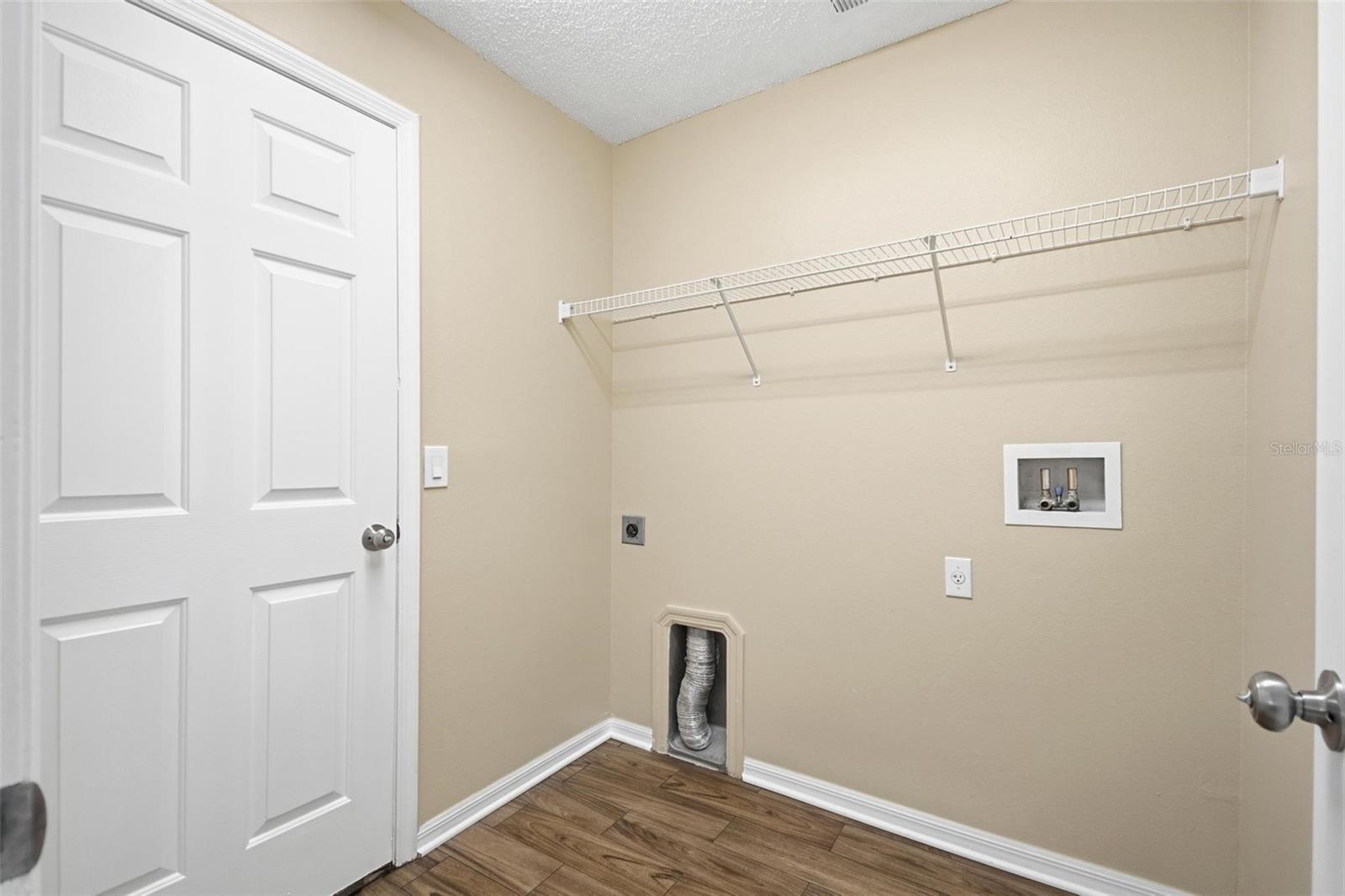 Image 25 of 38 For 4 Red Oak Place