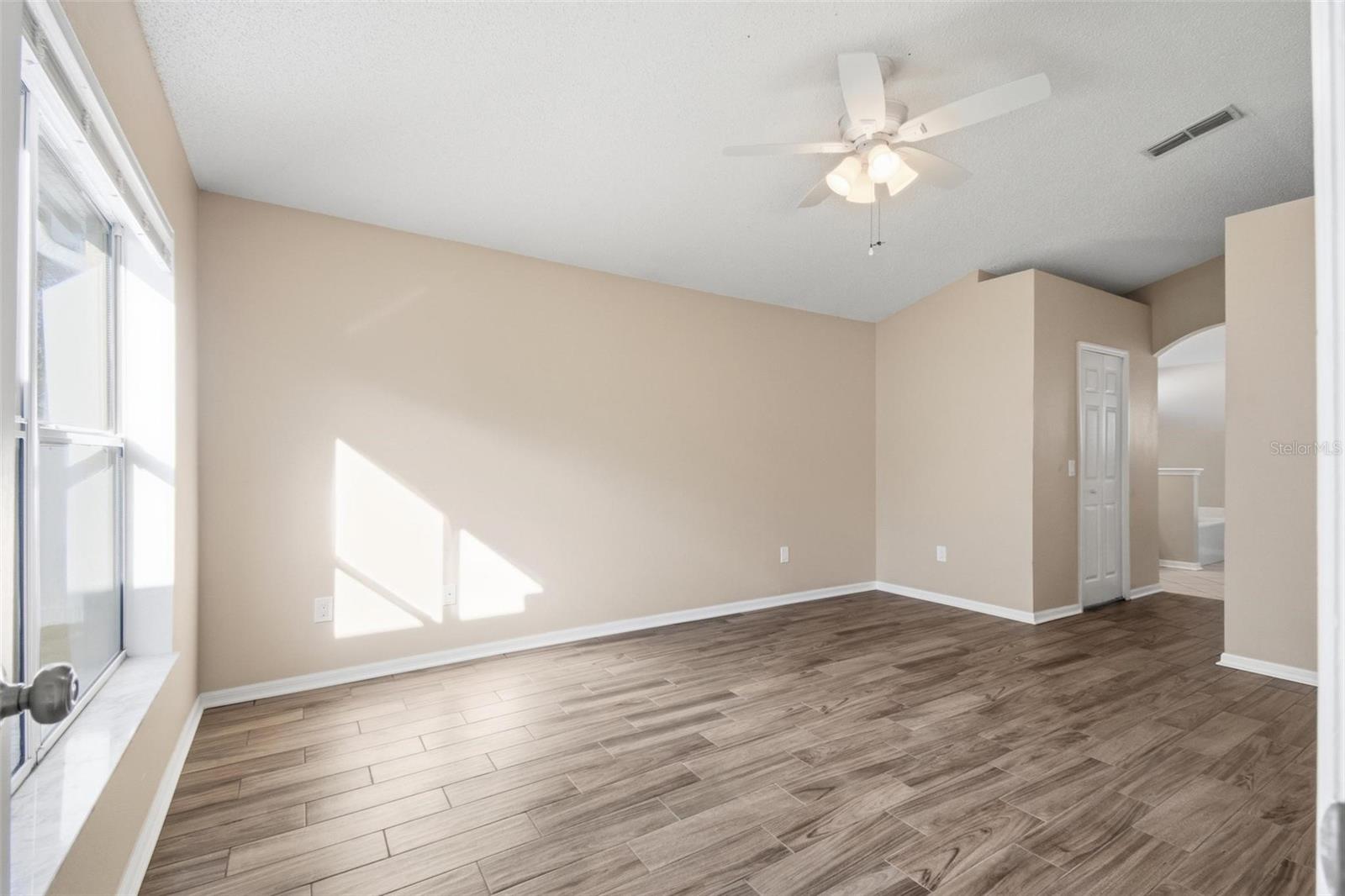 Image 26 of 38 For 4 Red Oak Place