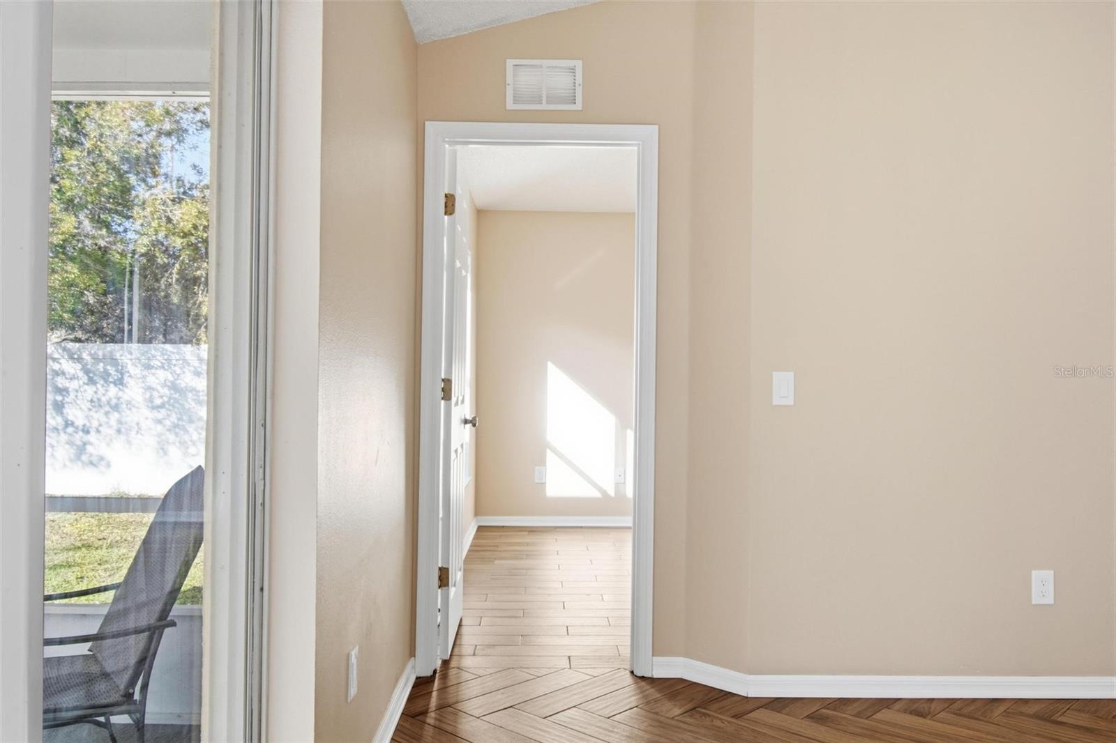 Image 27 of 38 For 4 Red Oak Place