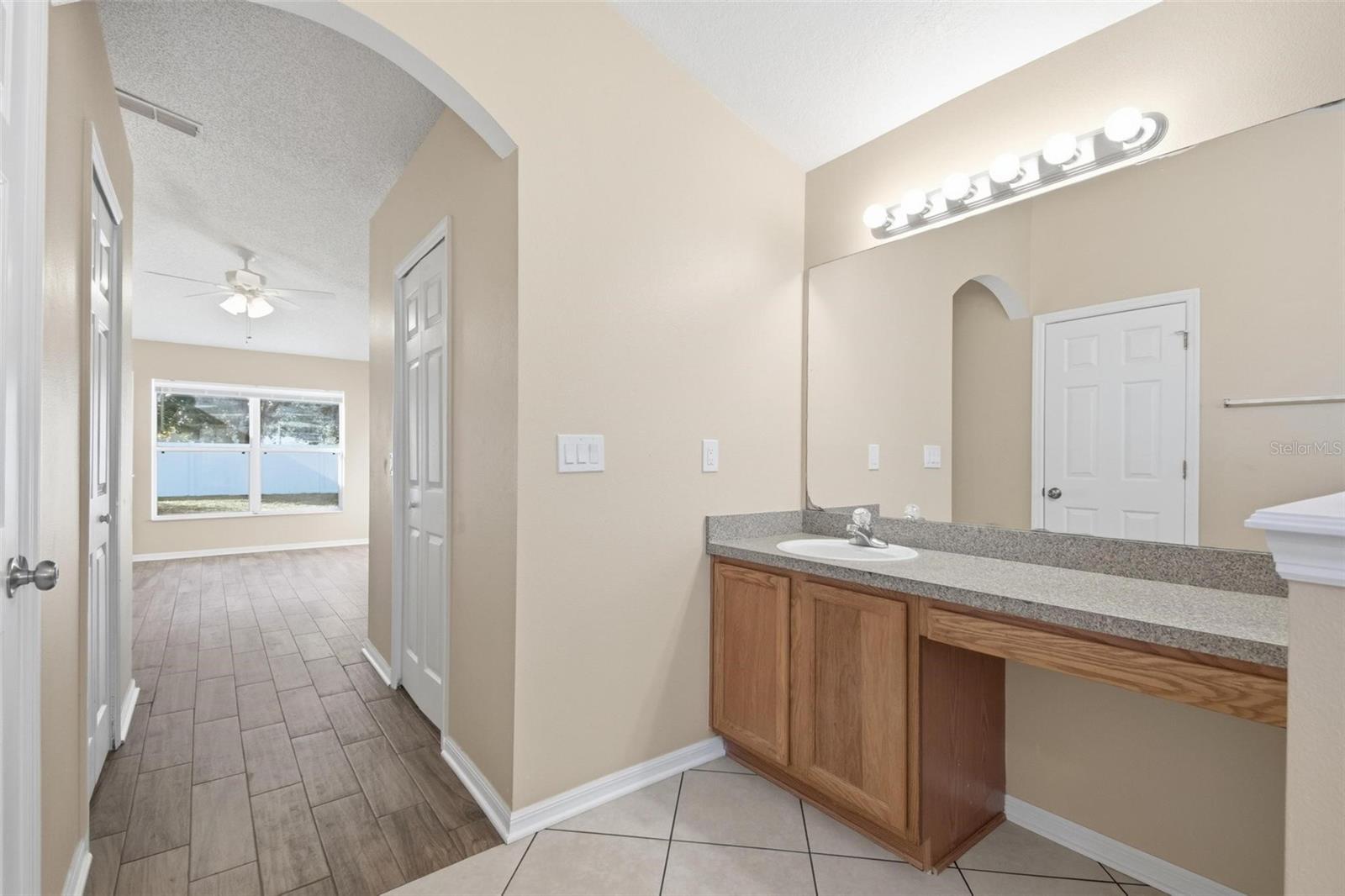 Image 31 of 38 For 4 Red Oak Place