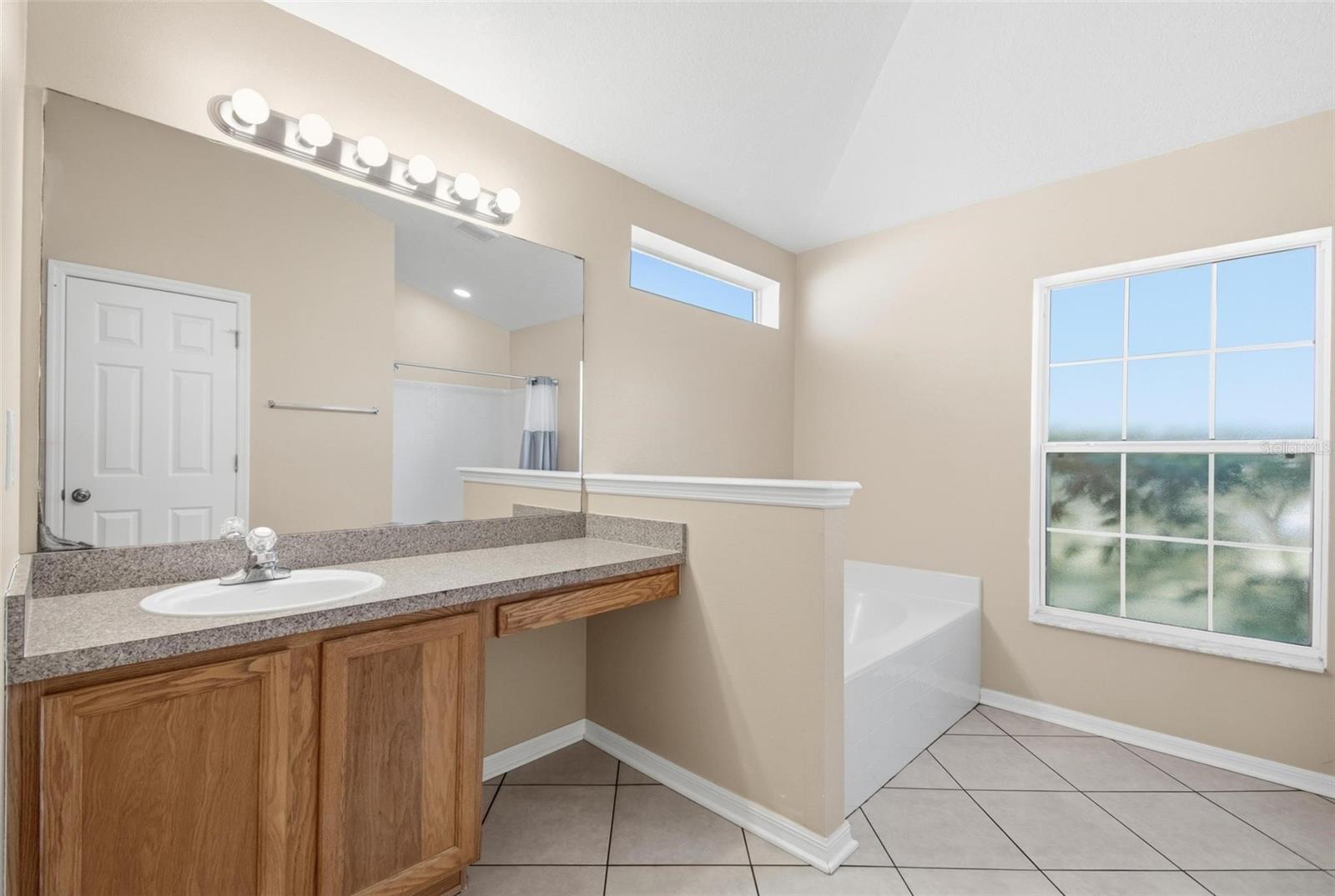 Image 32 of 38 For 4 Red Oak Place