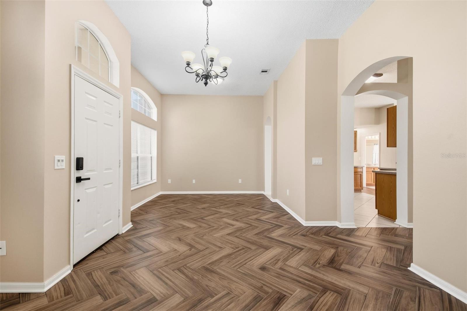 Image 4 of 38 For 4 Red Oak Place