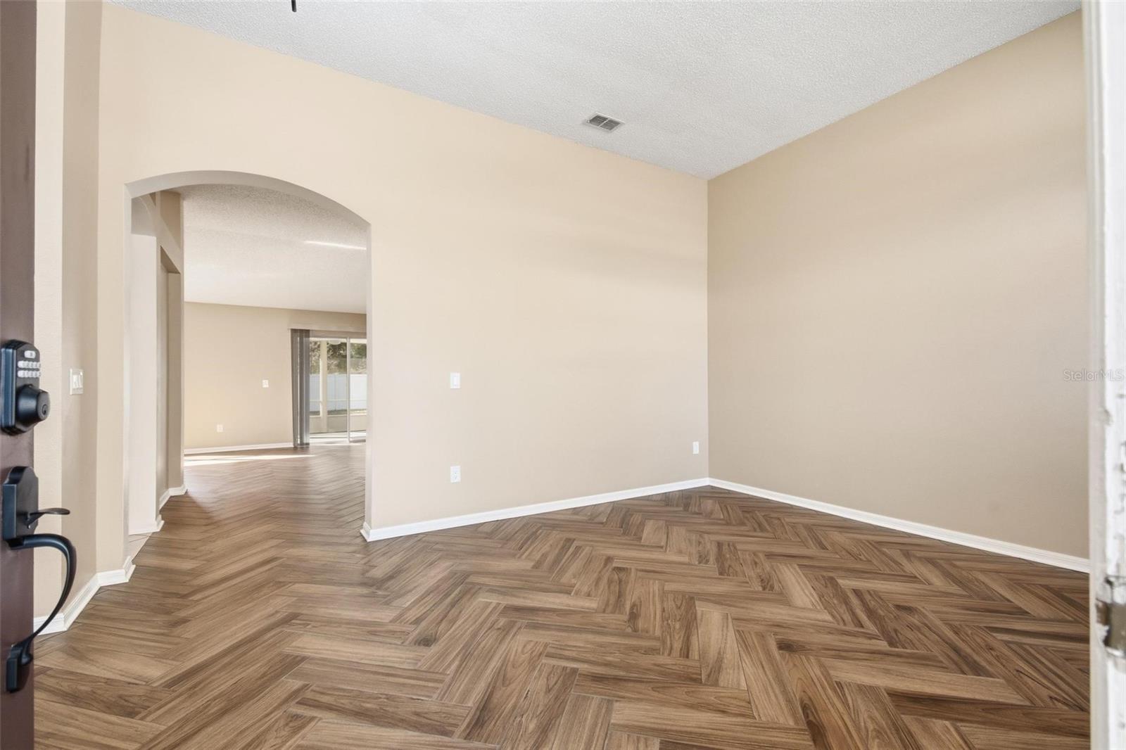 Image 5 of 38 For 4 Red Oak Place