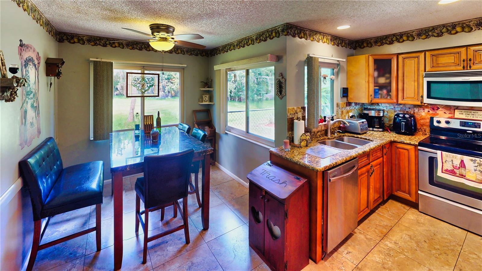 Image 11 of 62 For 14 Black Oak Court