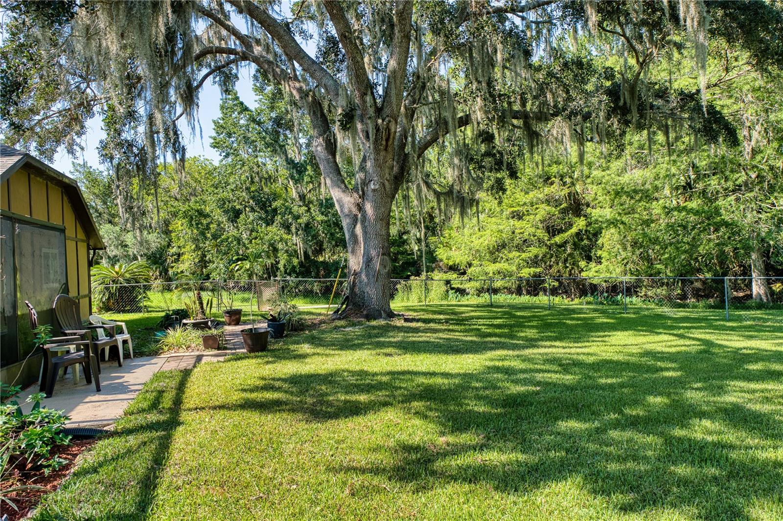 Image 23 of 62 For 14 Black Oak Court