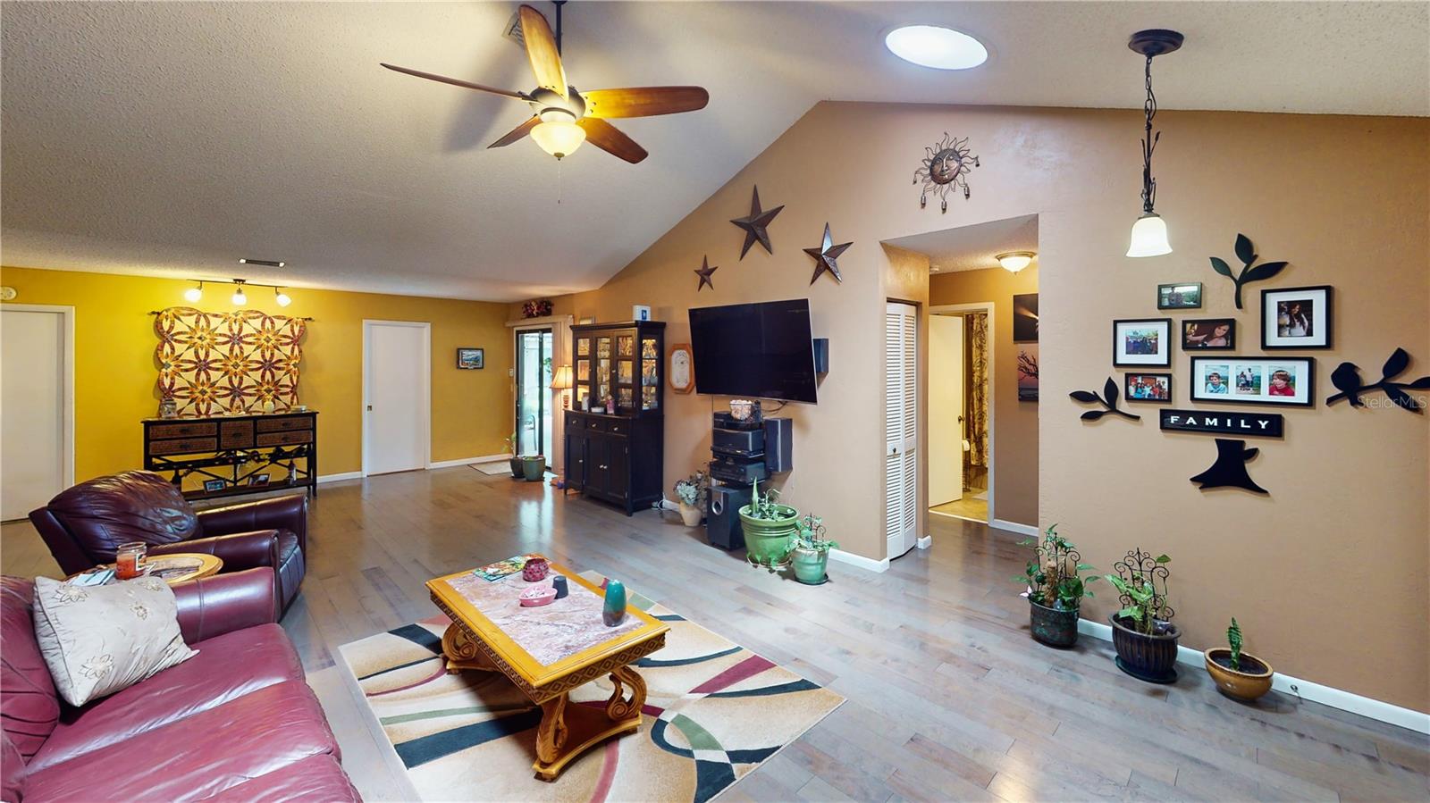 Image 39 of 62 For 14 Black Oak Court