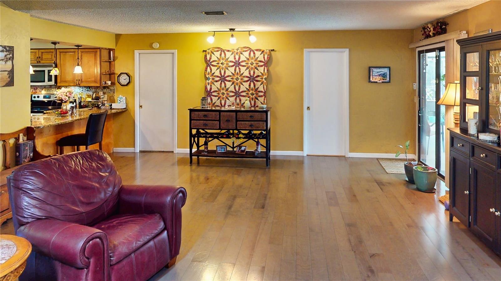 Image 7 of 62 For 14 Black Oak Court