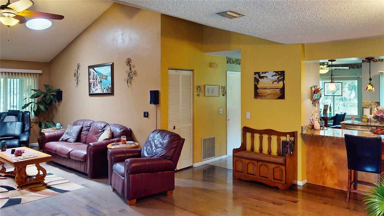 Image 8 of 62 For 14 Black Oak Court