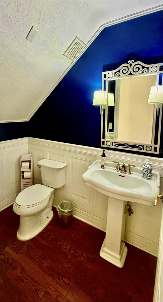 Image 10 of 49 For 7 Whitehall Court