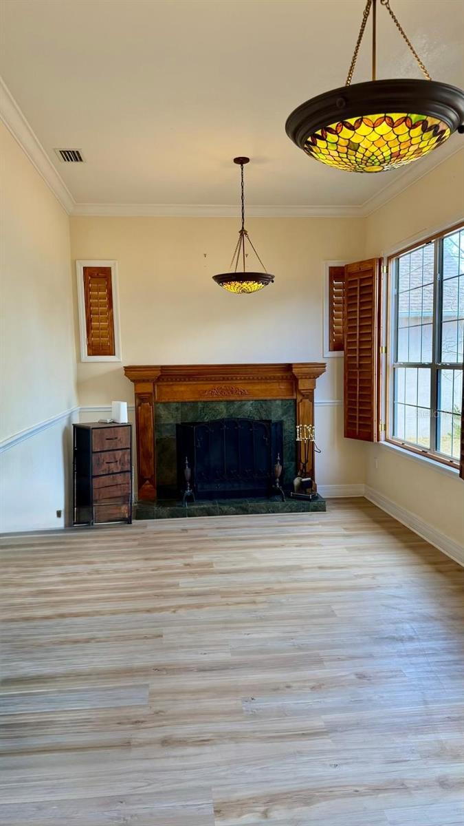 Image 12 of 49 For 7 Whitehall Court