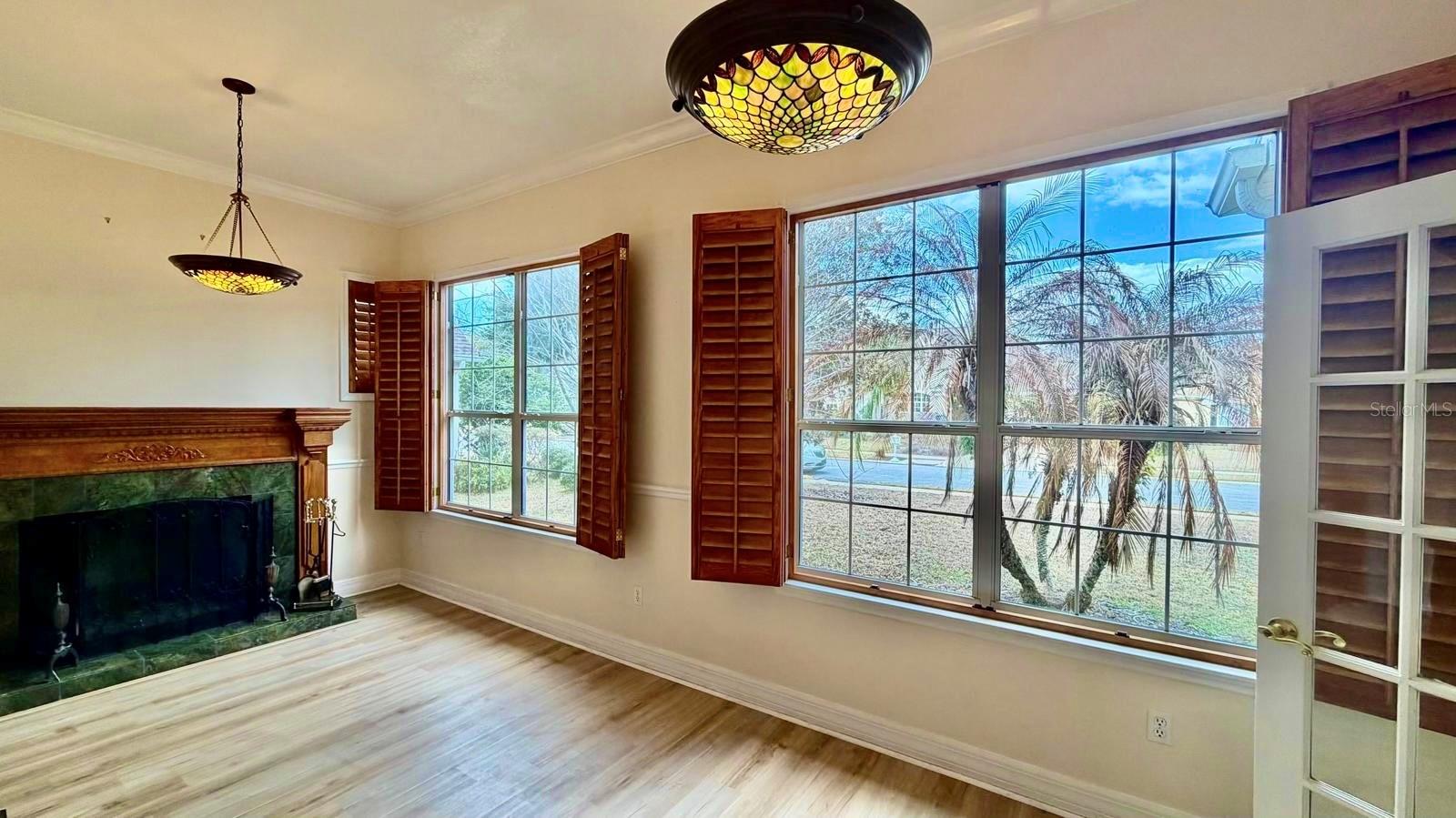 Image 13 of 49 For 7 Whitehall Court