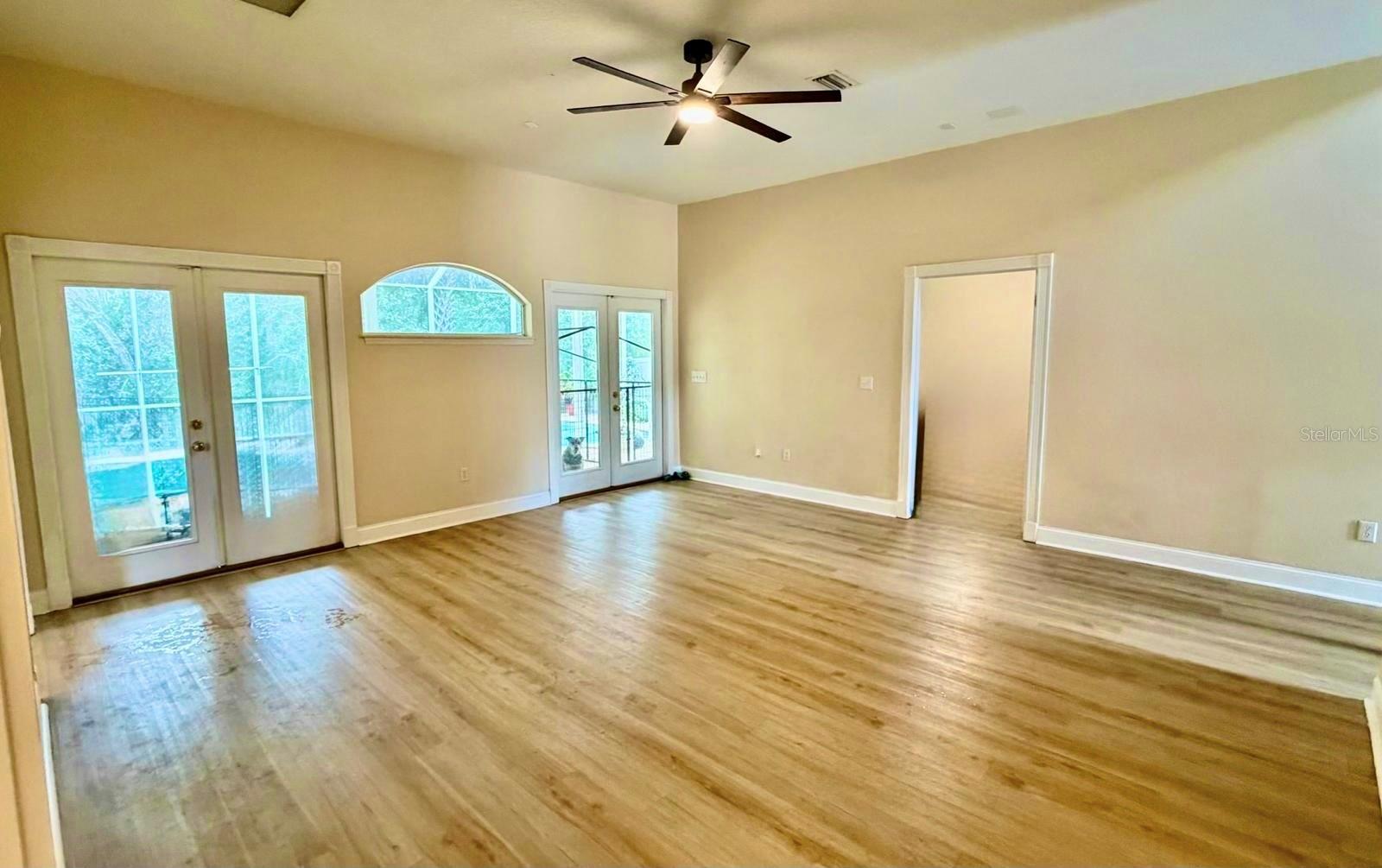 Image 16 of 49 For 7 Whitehall Court