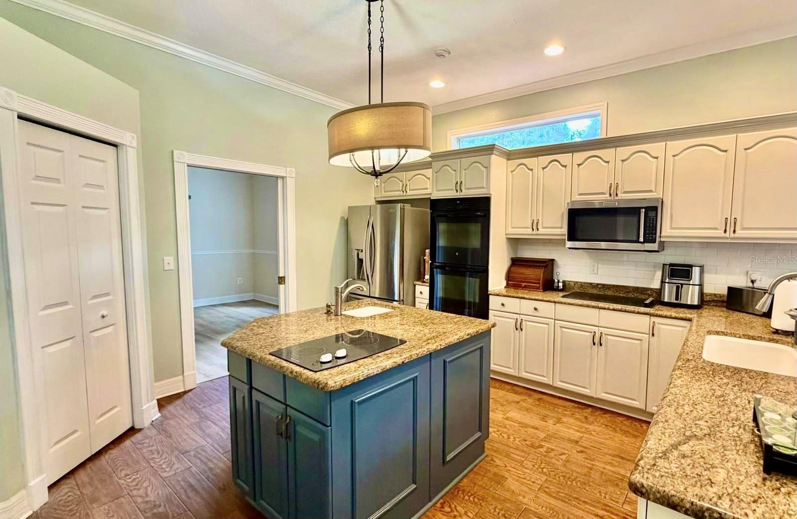 Image 22 of 49 For 7 Whitehall Court