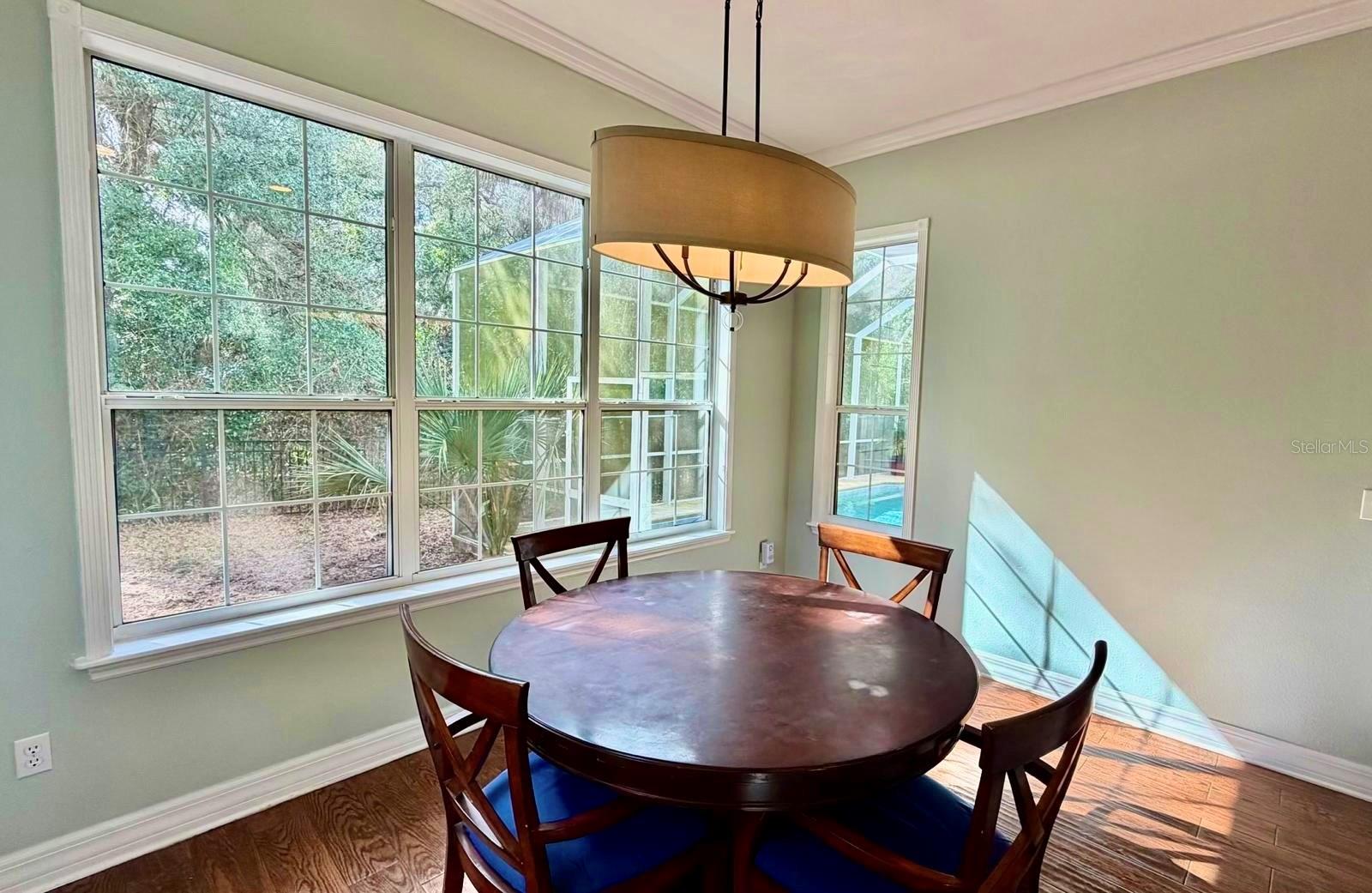 Image 23 of 49 For 7 Whitehall Court