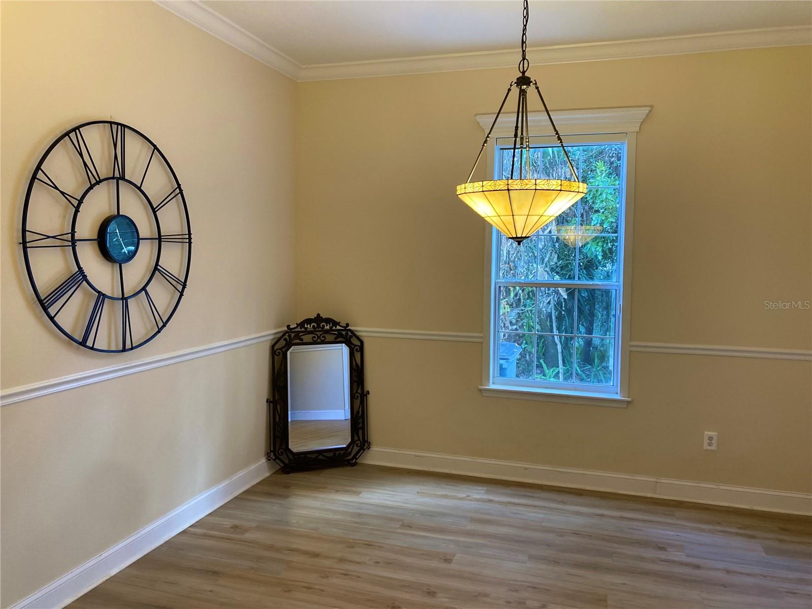 Image 24 of 49 For 7 Whitehall Court