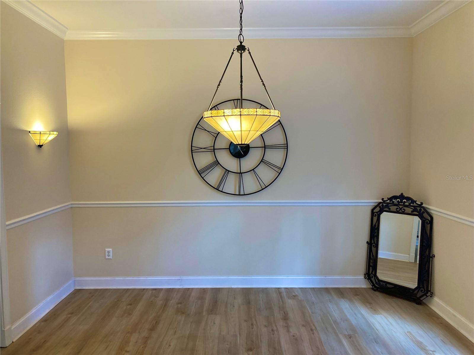 Image 25 of 49 For 7 Whitehall Court