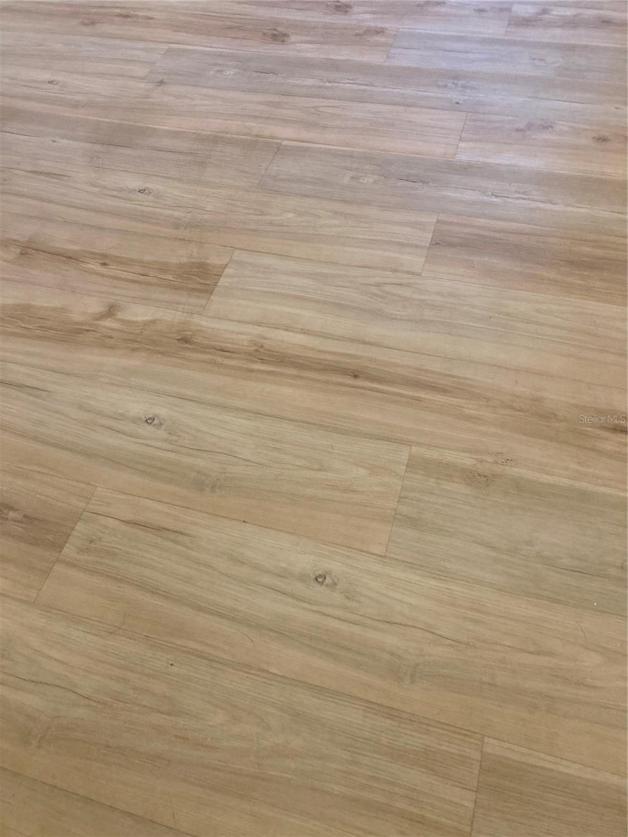 Image 27 of 49 For 7 Whitehall Court