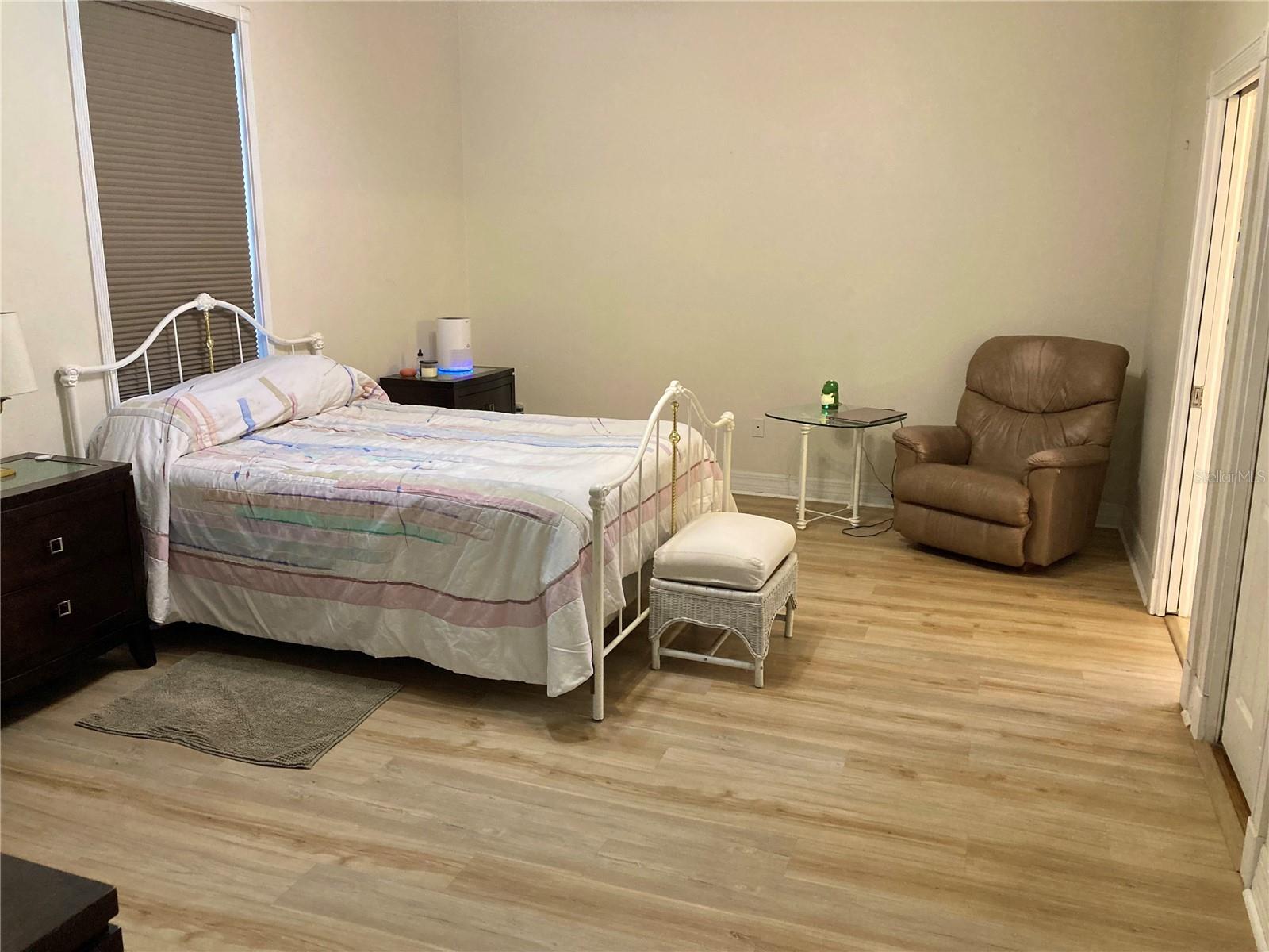 Image 28 of 49 For 7 Whitehall Court