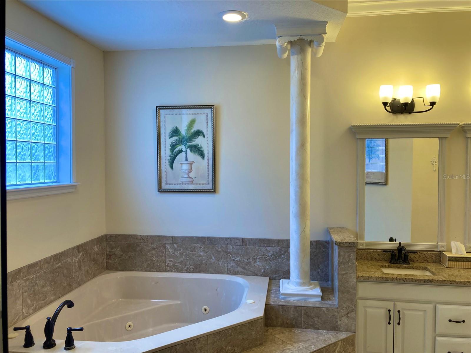 Image 30 of 49 For 7 Whitehall Court