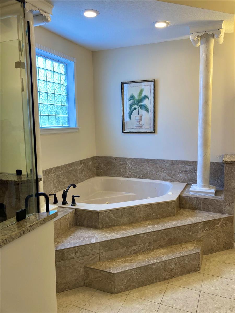 Image 31 of 49 For 7 Whitehall Court