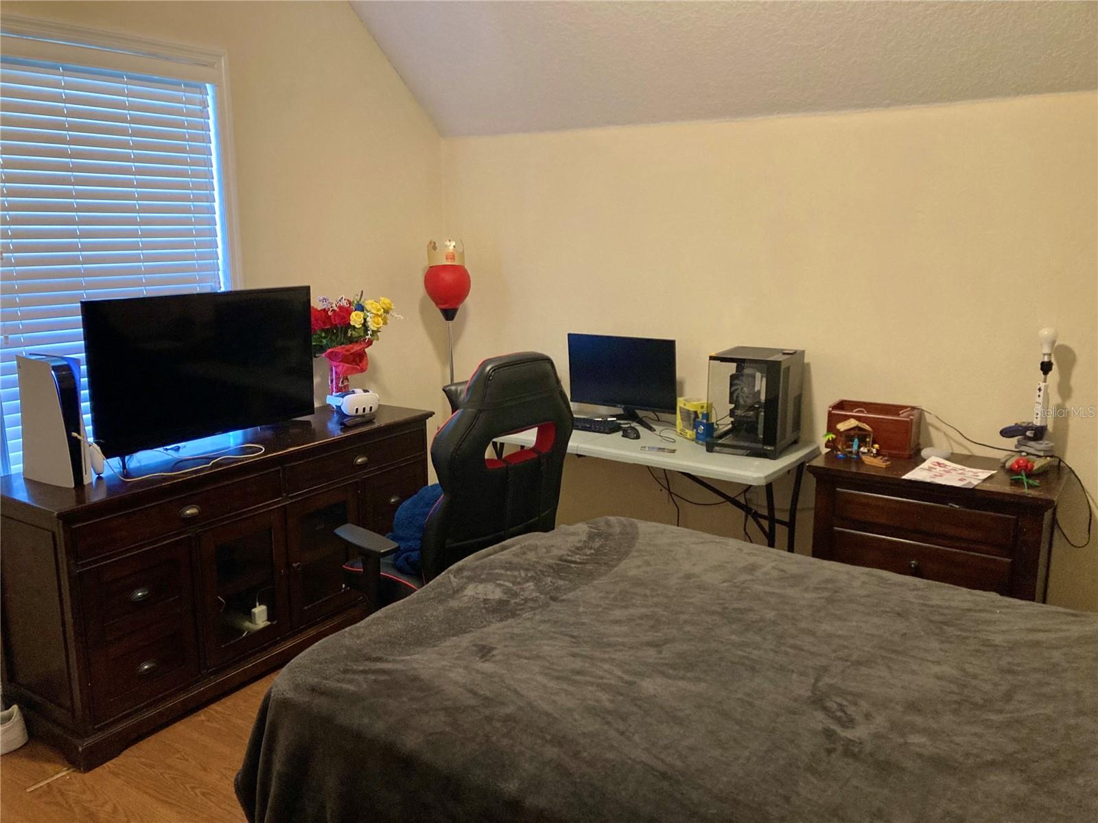 Image 37 of 49 For 7 Whitehall Court