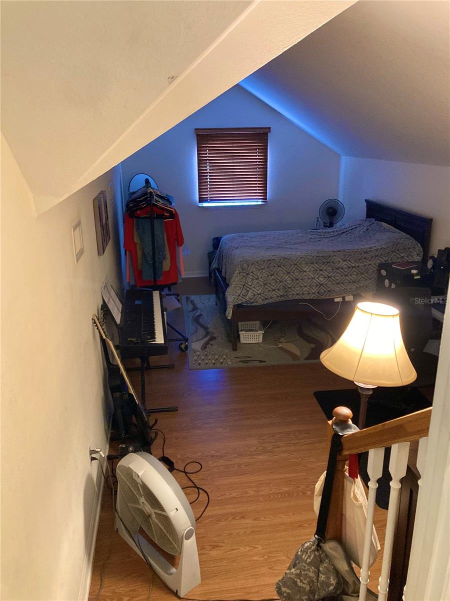 Image 38 of 49 For 7 Whitehall Court