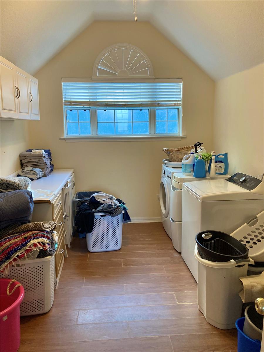 Image 39 of 49 For 7 Whitehall Court